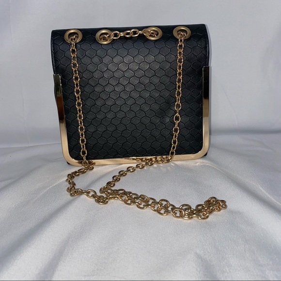 Textured Black & Gold Large Flap Chain Strap Bag - Picture 2 of 8